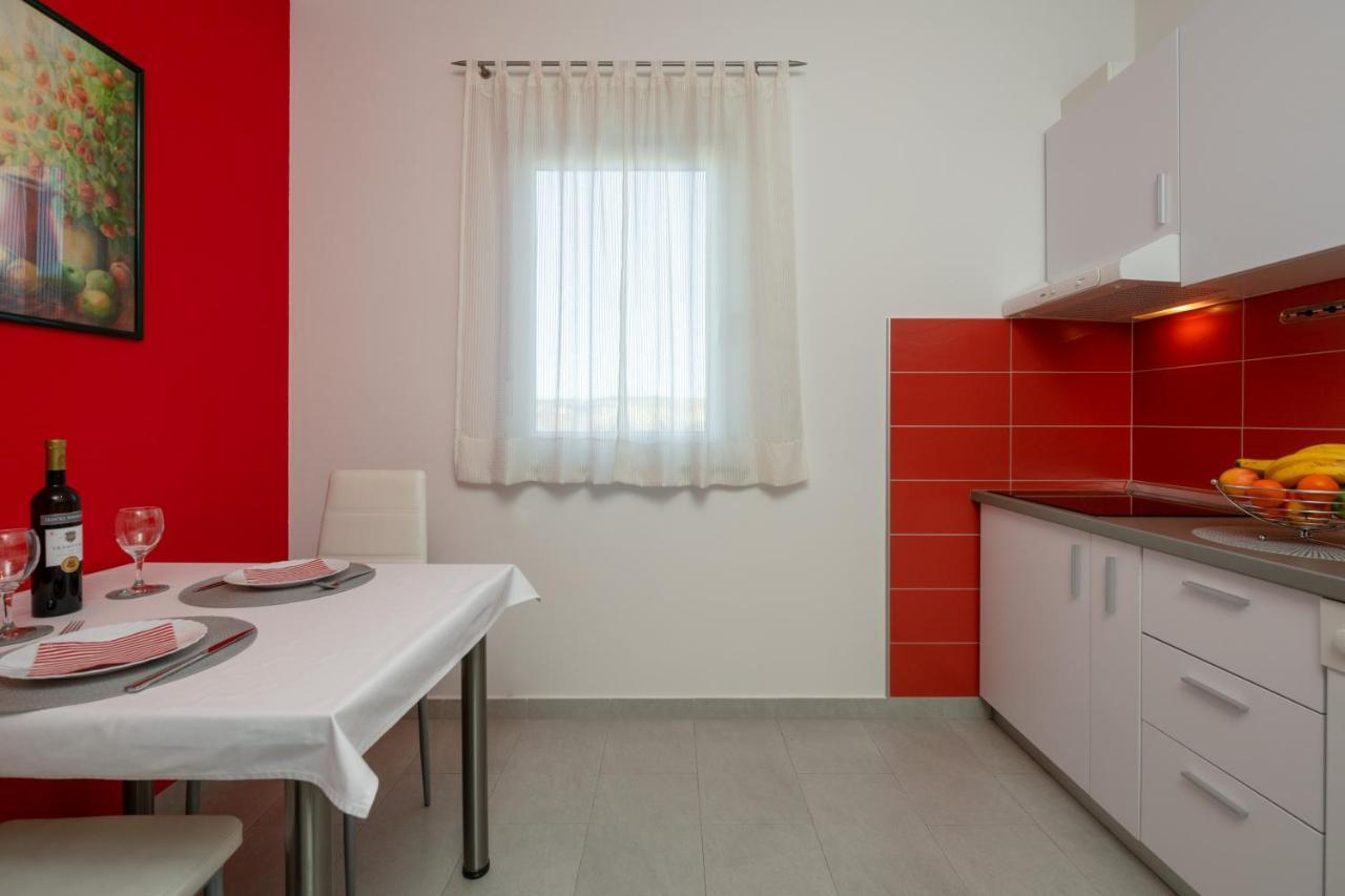 Apartments Greta & Ivona 普拉 外观 照片
